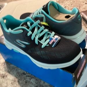 Skechers Go Walk brand new never worn